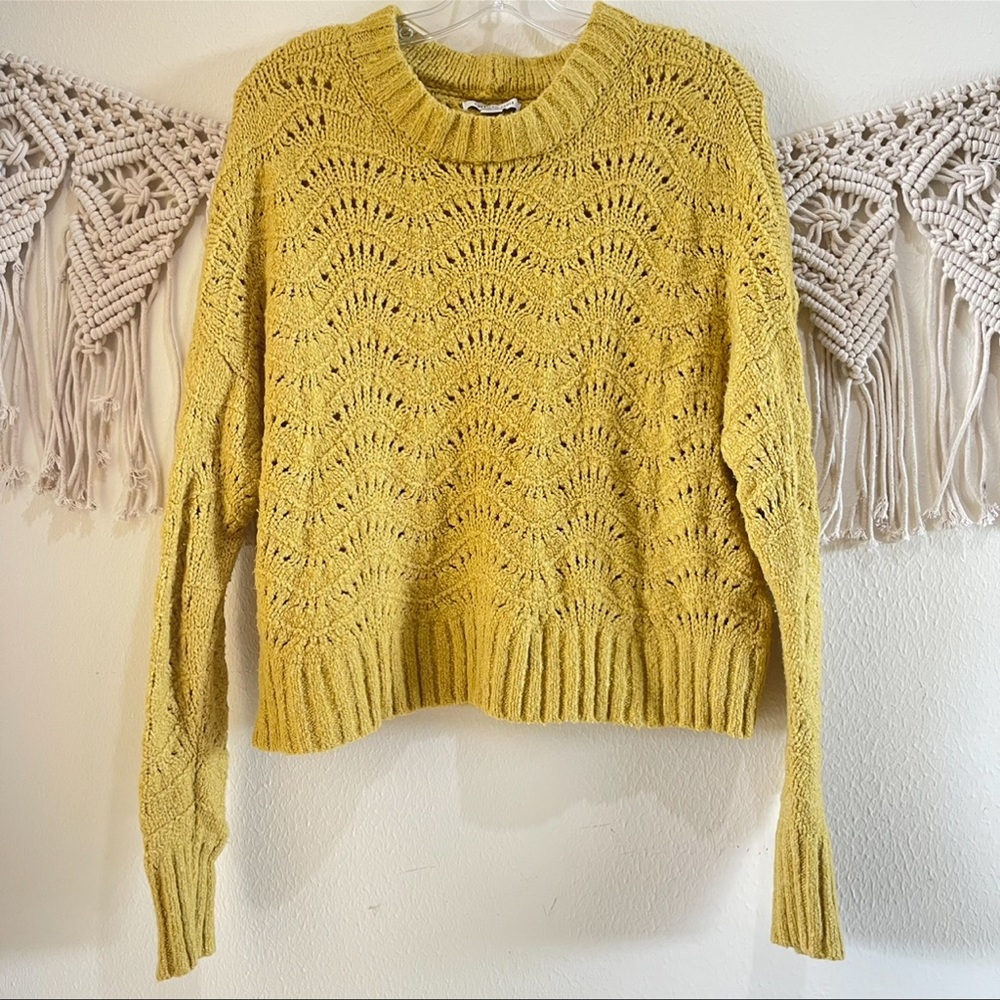 American Eagle Yellow Crew Neck Half Circle Knit Long Sleeve Sweater Size M